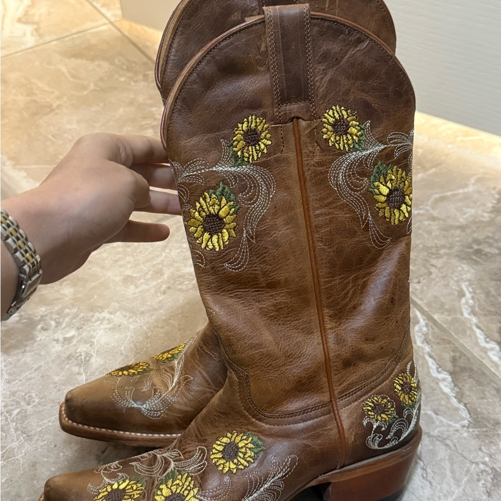 Shyanne Brown Leather Cowboy Boots